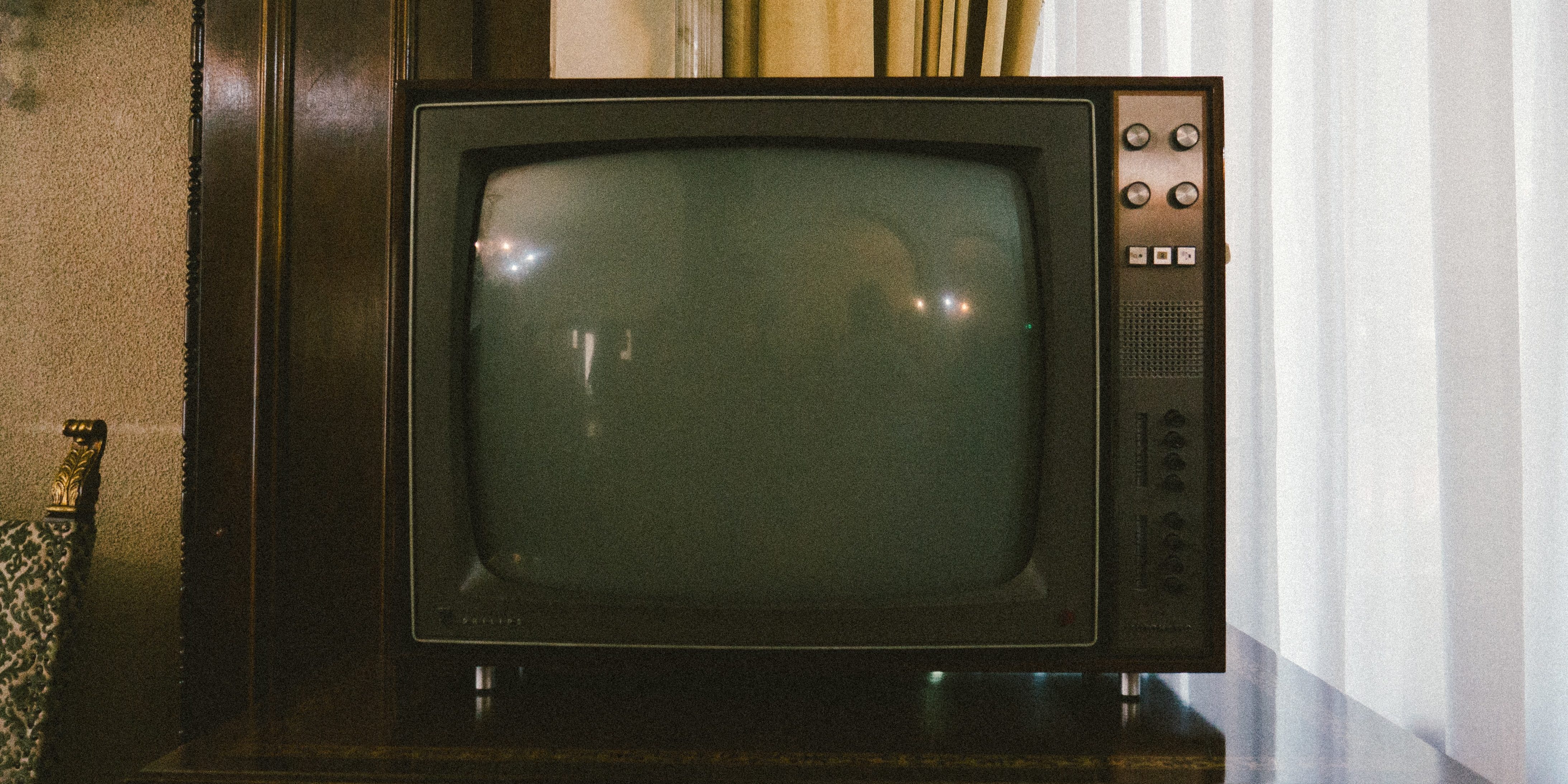 Почему щелкает телевизор